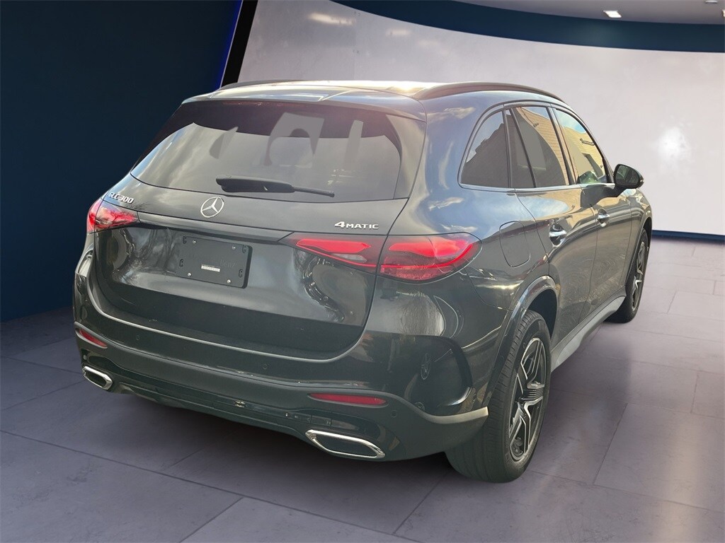 2026 Mercedes Benz GLC 300 4MATIC photo 2