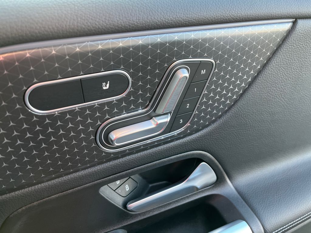 2025 Mercedes-Benz GLB Base - Photo 16