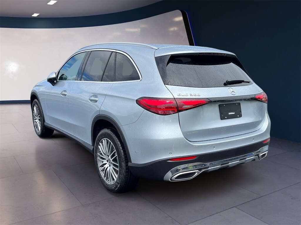 2025 Mercedes Benz GLC 300 4MATIC photo 2