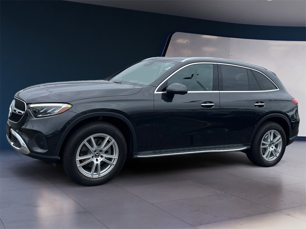 2025 Mercedes Benz GLC 300 4MATIC photo 2