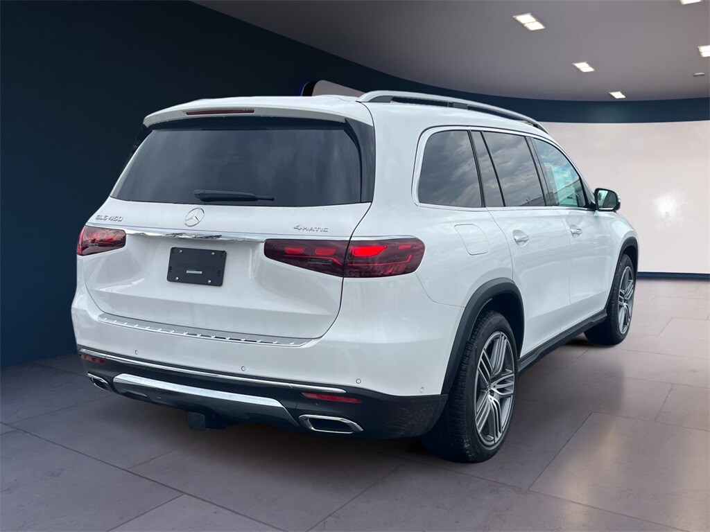 2025 Mercedes Benz GLS 450 4MATIC photo 3
