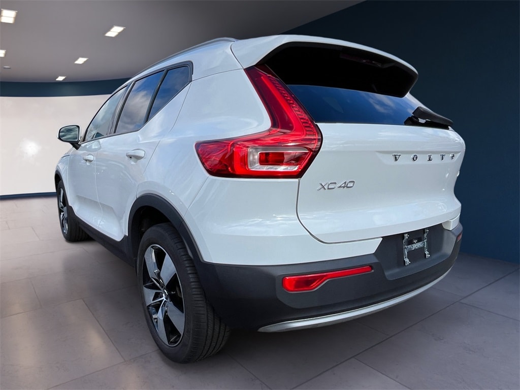 Used 2020 Volvo XC40 Momentum SUV