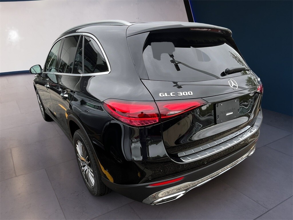 2025 Mercedes Benz GLC 300 4MATIC photo 2