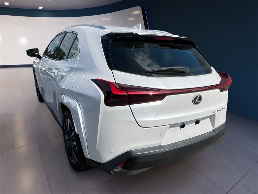 2023 Lexus UX 250h Premium photo 3