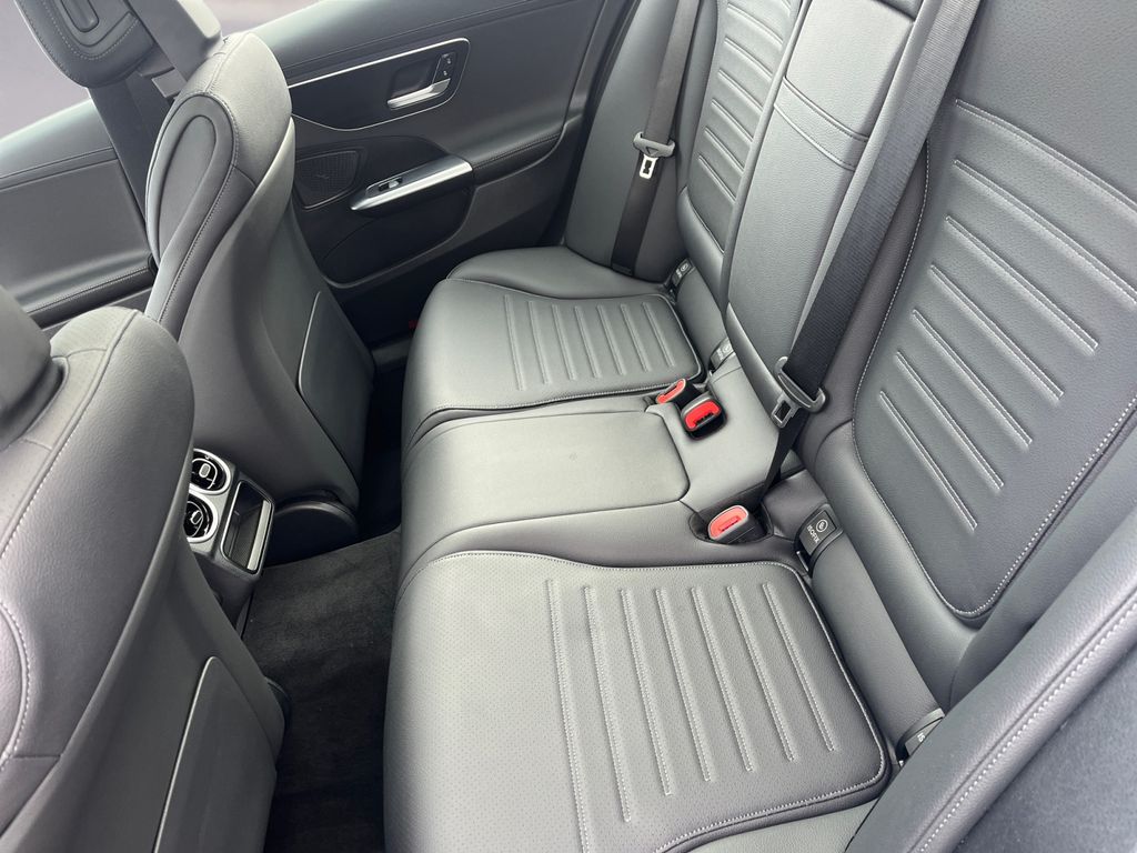 2025 Mercedes-Benz C-Class Sedan C 300 - Photo 13