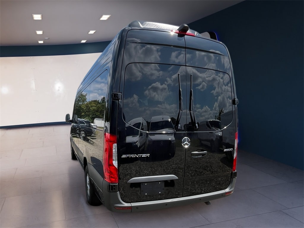 New 2025 Mercedes-Benz Sprinter 2500 Passenger 170 WB Minivan/Van
