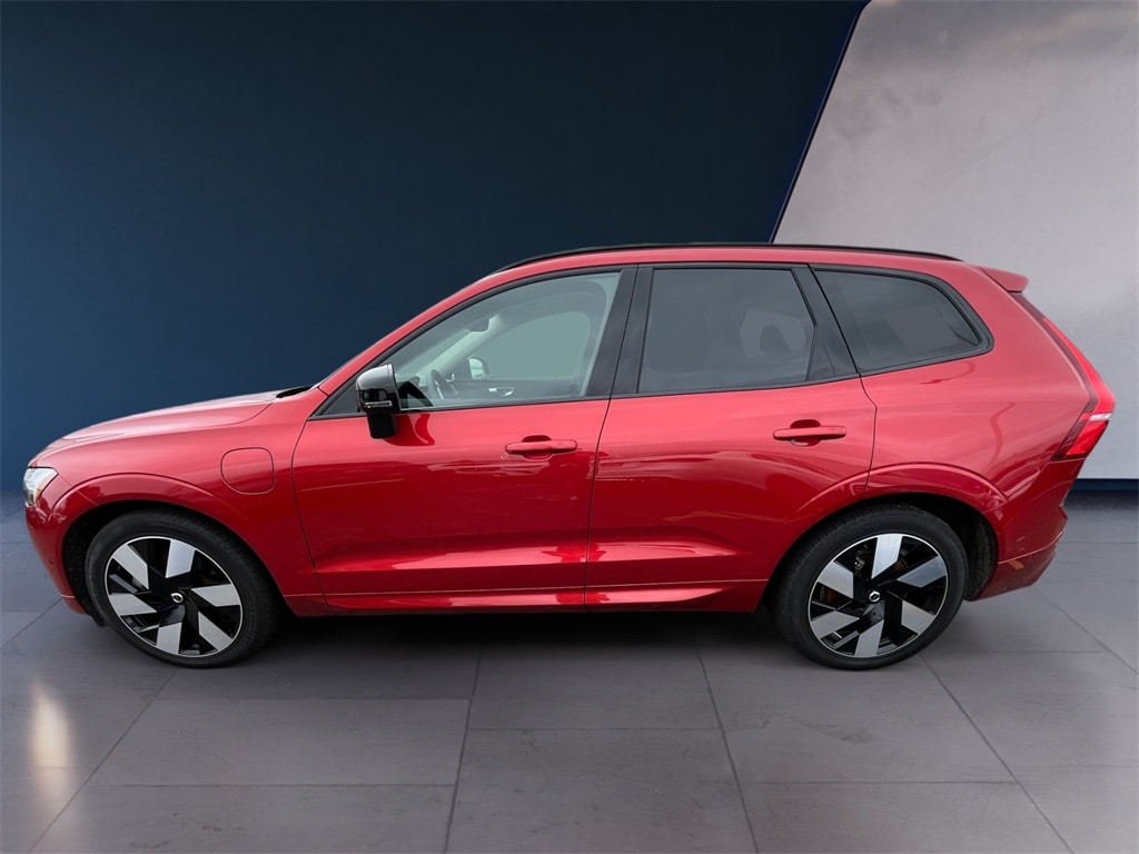 Used 2024 Volvo XC60 Ultimate with VIN YV4H60DM9R1781832 for sale in Shrewsbury, MA
