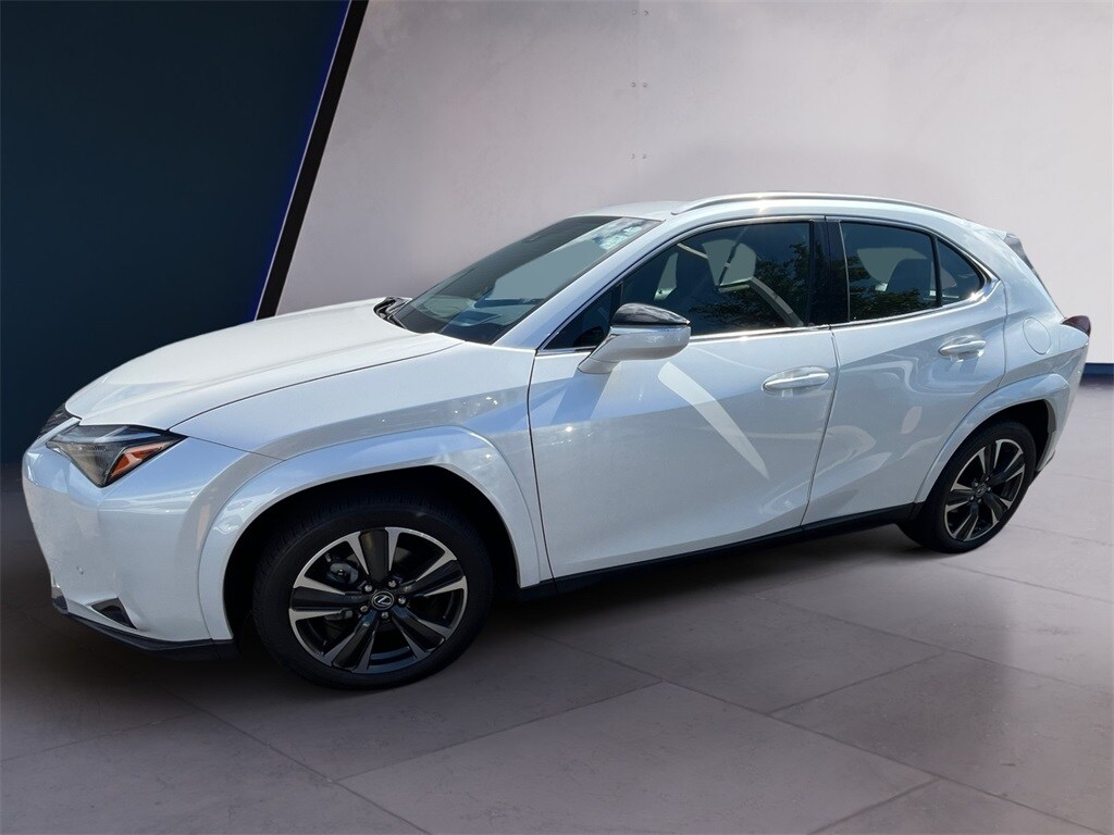 2023 Lexus UX 250h Premium photo 2
