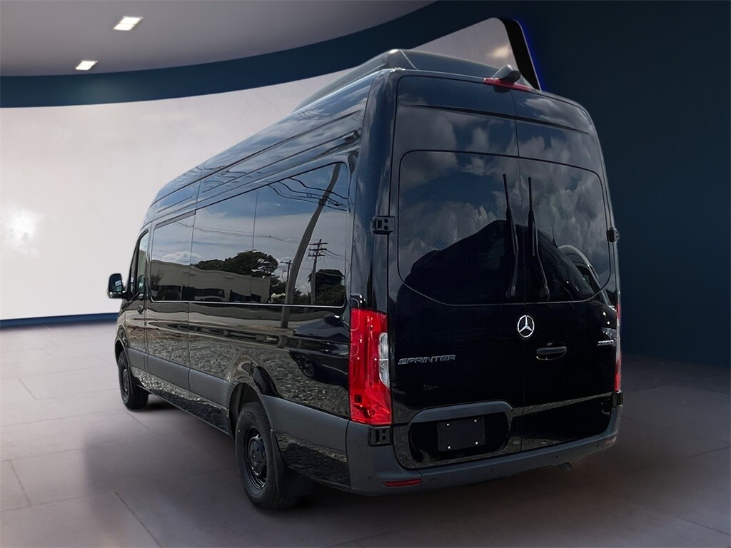 New 2025 Mercedes-Benz Sprinter 2500 Passenger 170 WB Minivan/Van