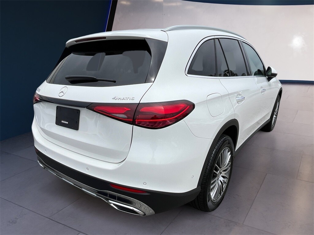 2025 Mercedes Benz GLC 300 photo 4