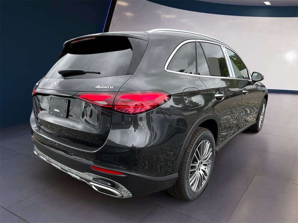 2025 Mercedes Benz GLC 300 4MATIC photo 3