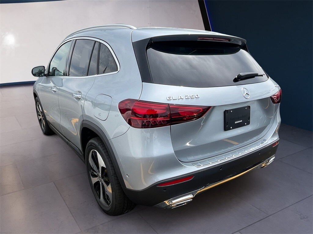 2026 Mercedes Benz GLA 250 4MATIC photo 2