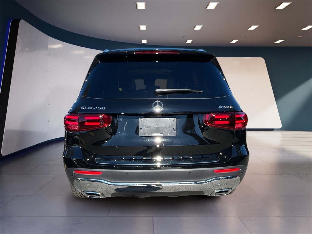 2025 Mercedes Benz GLB 250 4MATIC photo 4