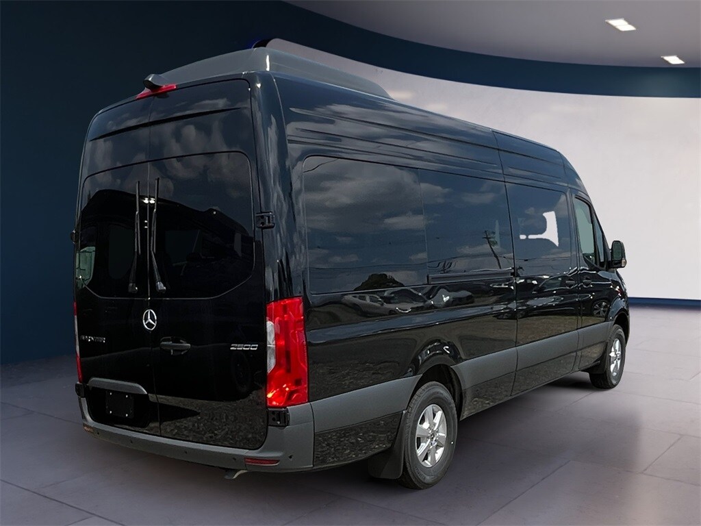 New 2025 Mercedes-Benz Sprinter 2500 Passenger 170 WB Minivan/Van