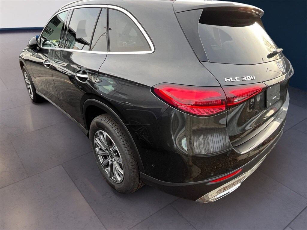 2026 Mercedes Benz GLC 300 4MATIC photo 2