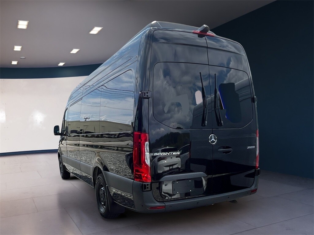 New 2025 Mercedes-Benz Sprinter 2500 Passenger 170 WB Minivan/Van