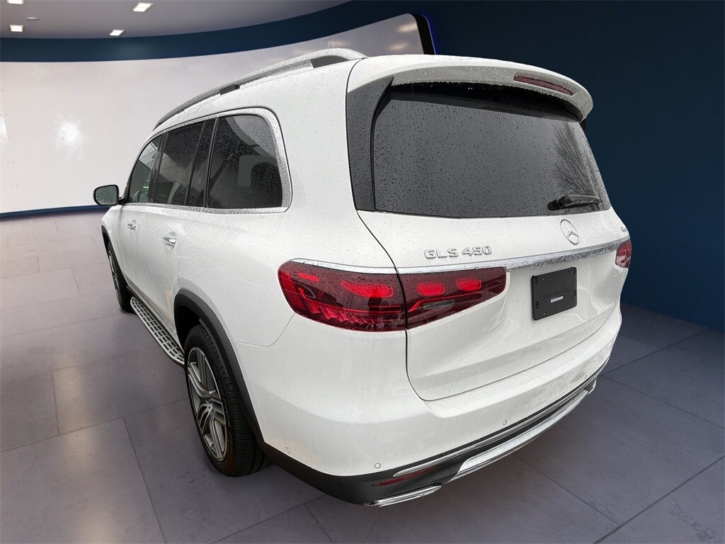 2025 Mercedes Benz GLS 450 4MATIC photo 2