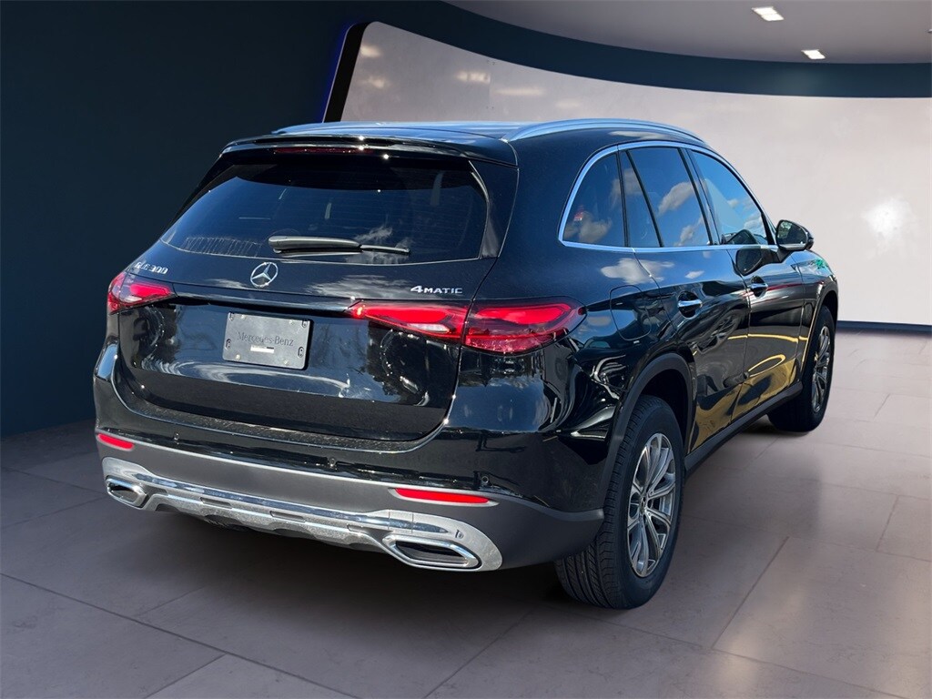 2026 Mercedes Benz GLC 300 4MATIC photo 3