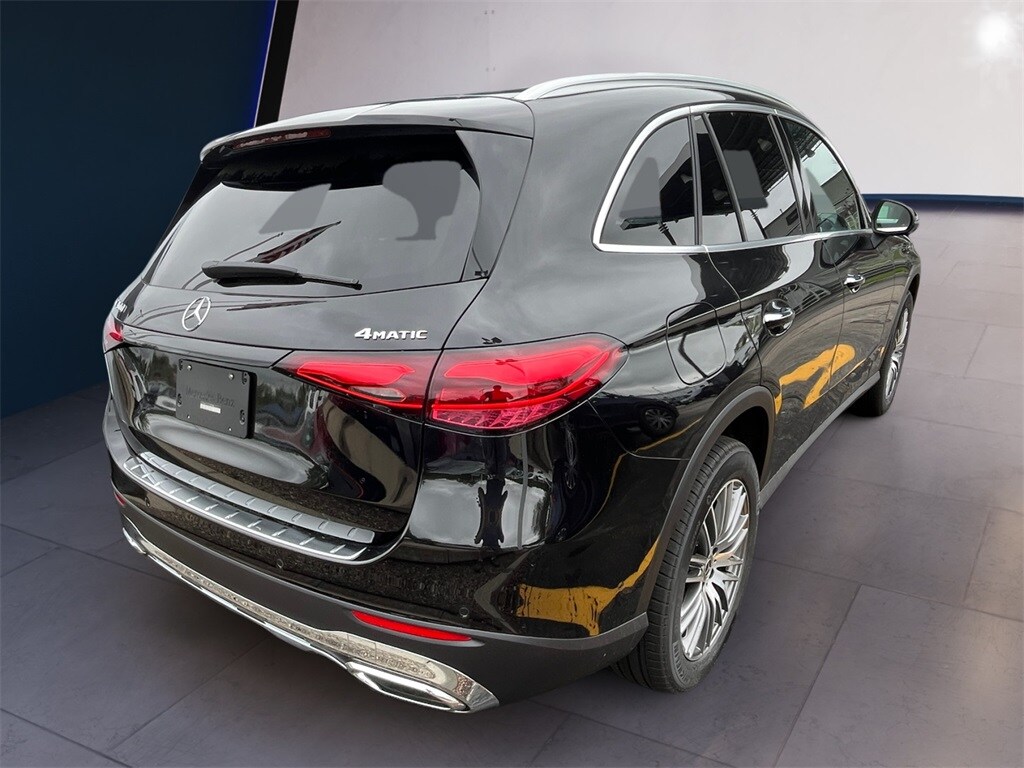 2025 Mercedes Benz GLC 300 4MATIC photo 3