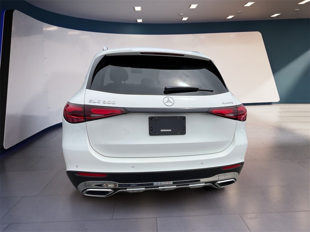 2025 Mercedes Benz GLC 300 photo 3