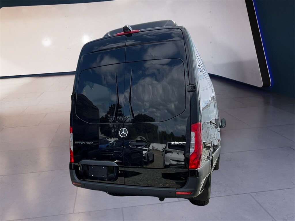 New 2025 Mercedes-Benz Sprinter 2500 Passenger 170 WB Minivan/Van