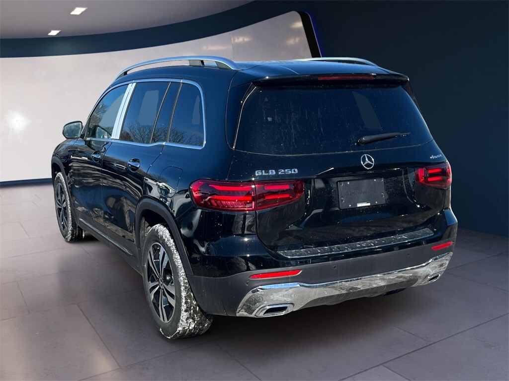 2025 Mercedes Benz GLB 250 4MATIC photo 2