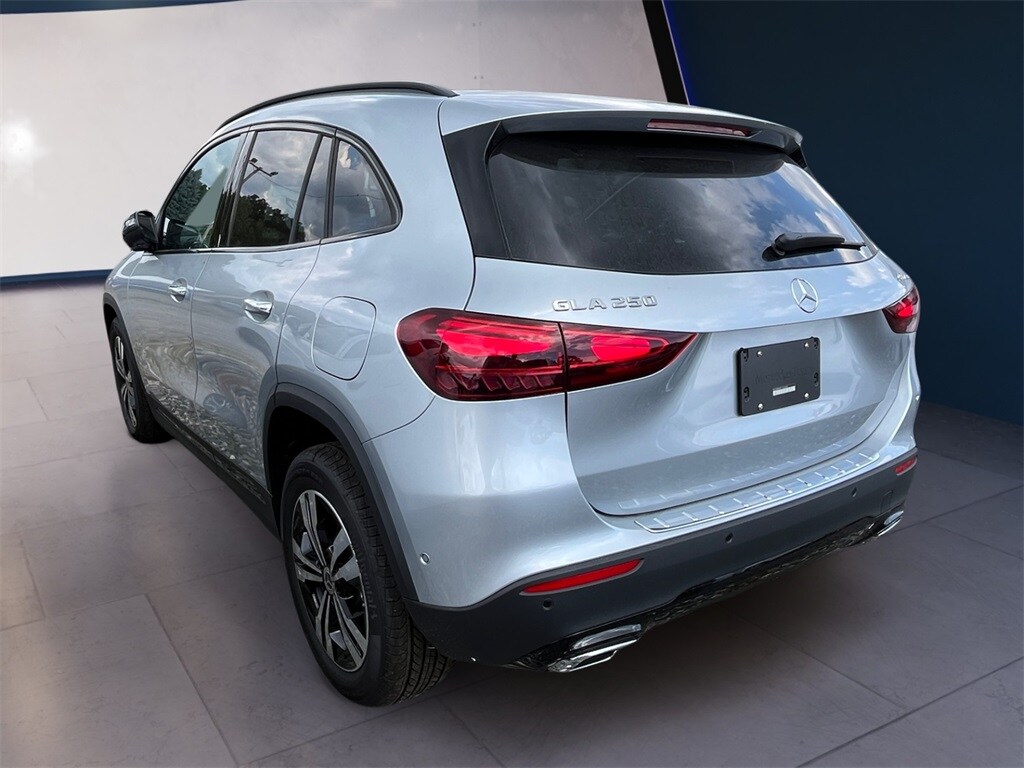 2026 Mercedes Benz GLA 250 4MATIC photo 2