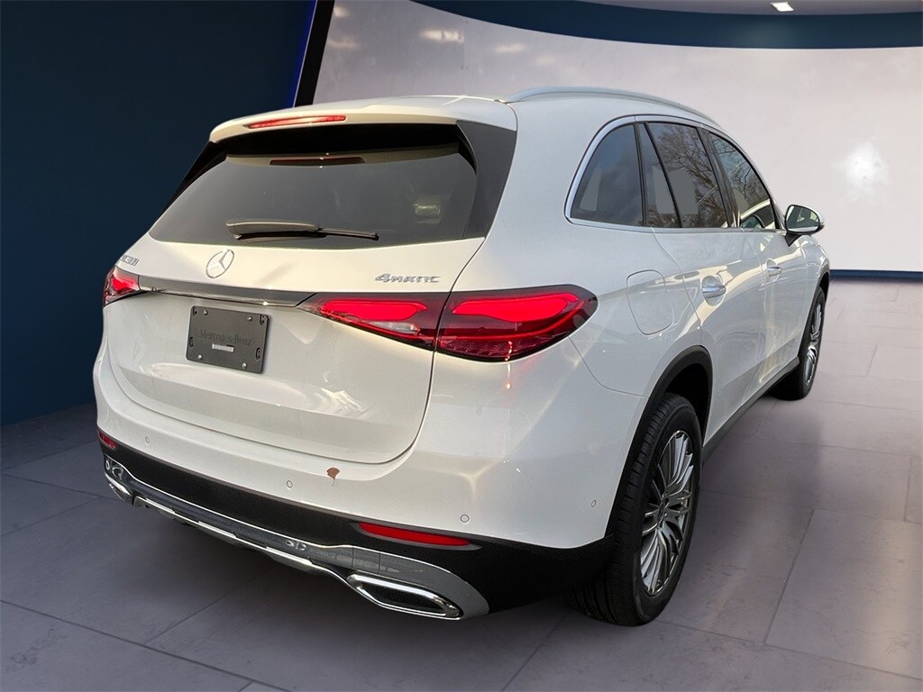 2026 Mercedes Benz GLC 300 4MATIC photo 3