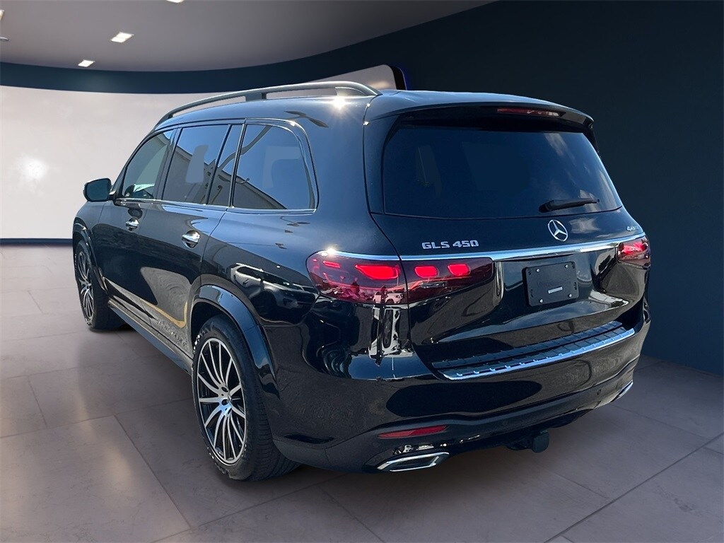2025 Mercedes Benz GLS 450 4MATIC photo 3