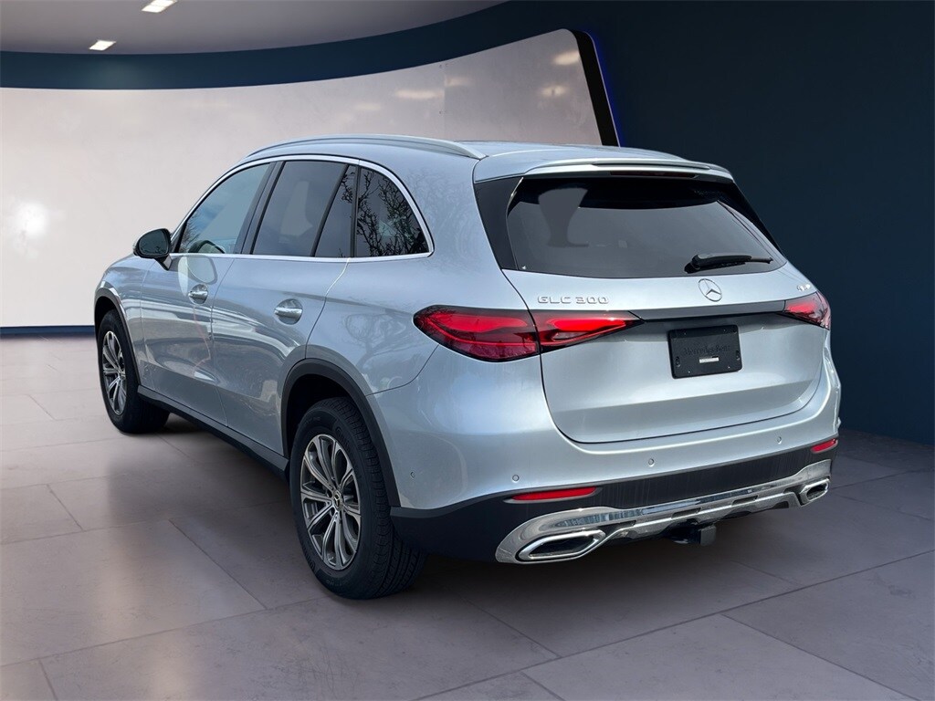 2025 Mercedes Benz GLC 300 4MATIC photo 2