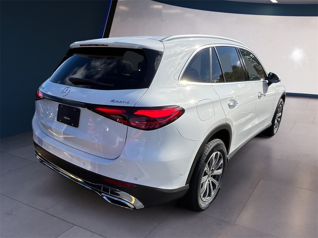 2026 Mercedes Benz GLC 300 4MATIC photo 3