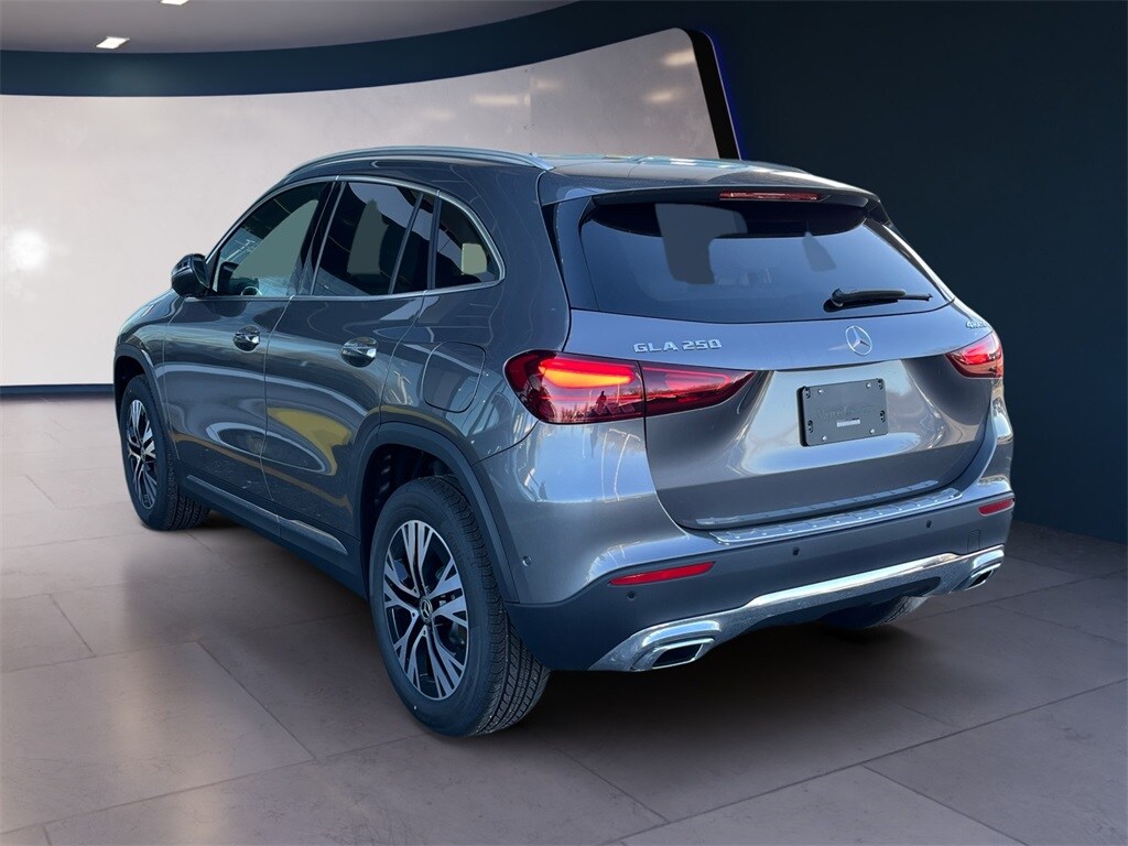 2025 Mercedes Benz GLA 250 4MATIC photo 2