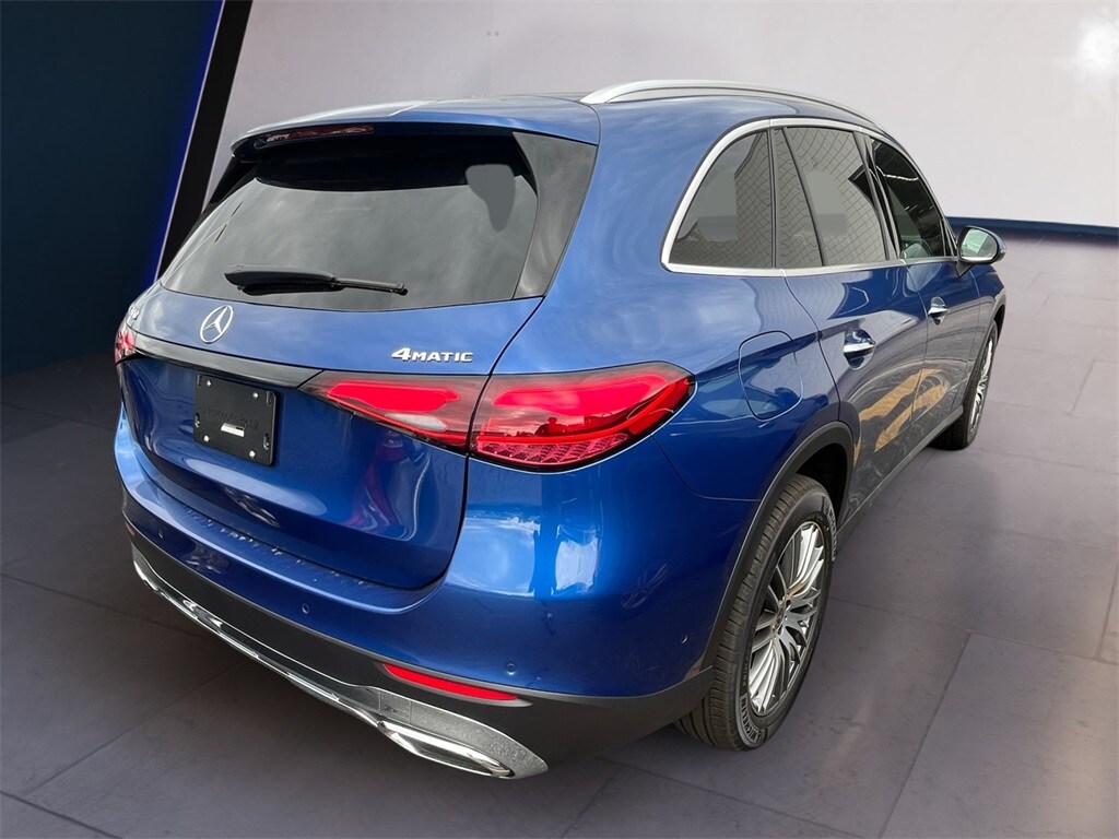 2025 Mercedes Benz GLC 300 4MATIC photo 3