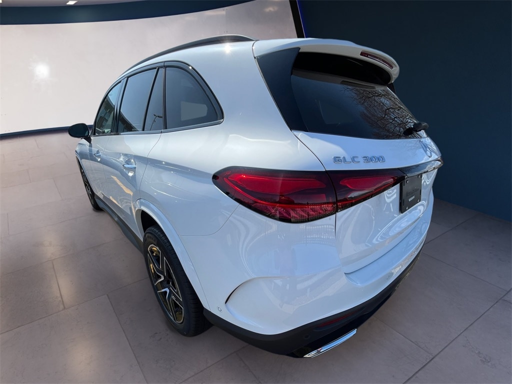 2025 Mercedes Benz GLC 300 4MATIC photo 2