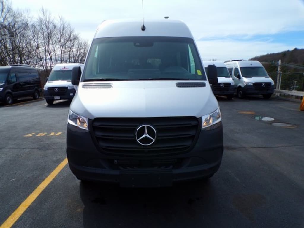 New 2024 Mercedes-Benz Sprinter 2500 Passenger 144 WB Minivan/Van