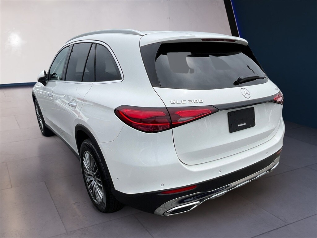 2025 Mercedes Benz GLC 300 photo 2