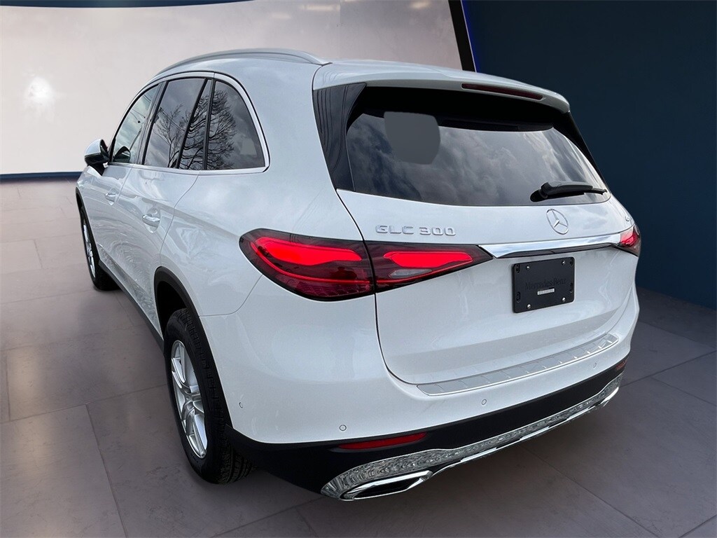 2025 Mercedes Benz GLC 300 4MATIC photo 2