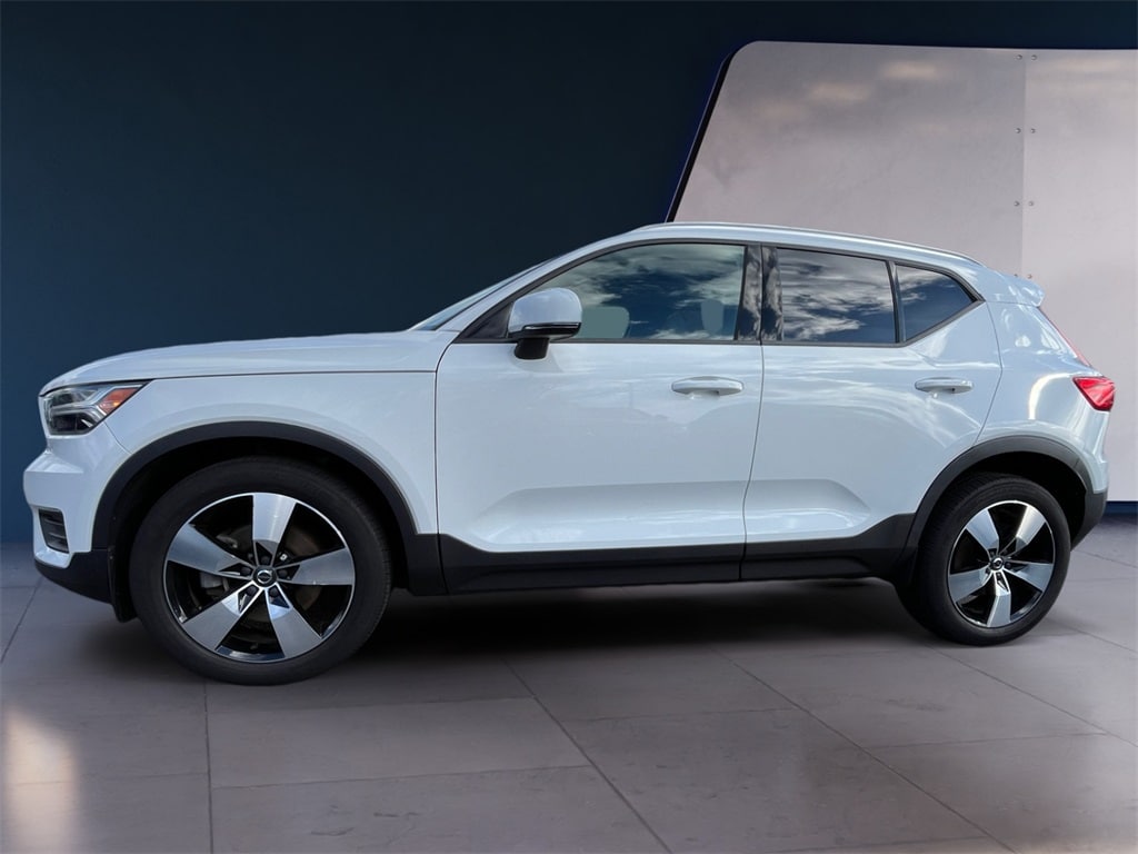 Used 2020 Volvo XC40 Momentum SUV
