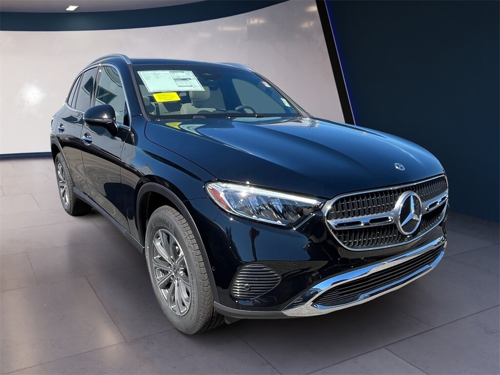 2026 Mercedes Benz GLC 300 4MATIC photo 3