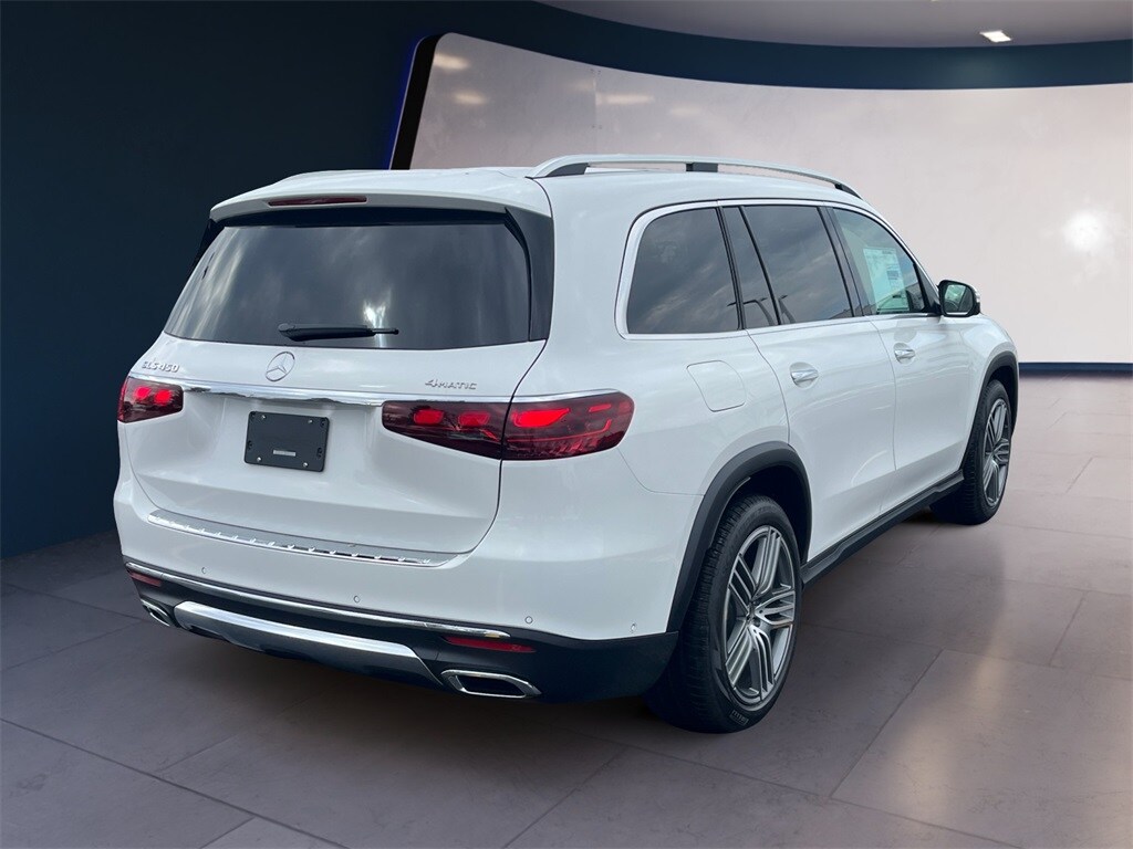 2025 Mercedes Benz GLS 450 4MATIC photo 3