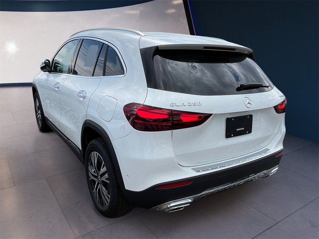 2026 Mercedes Benz GLA 250 4MATIC photo 2