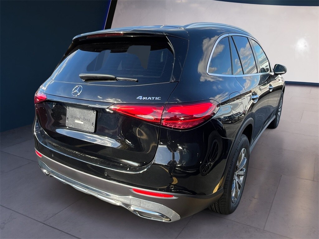 2026 Mercedes Benz GLC 300 4MATIC photo 3