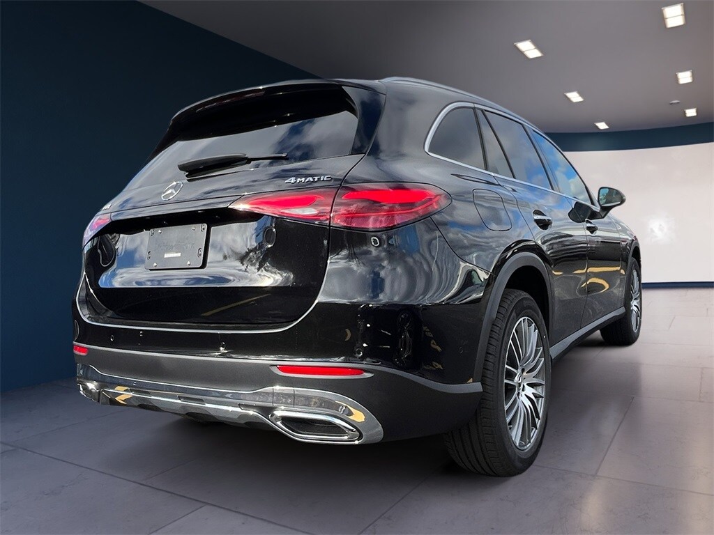 2026 Mercedes Benz GLC 300 4MATIC photo 3