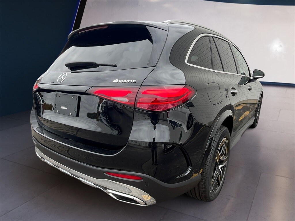 2026 Mercedes Benz GLC 300 4MATIC photo 3