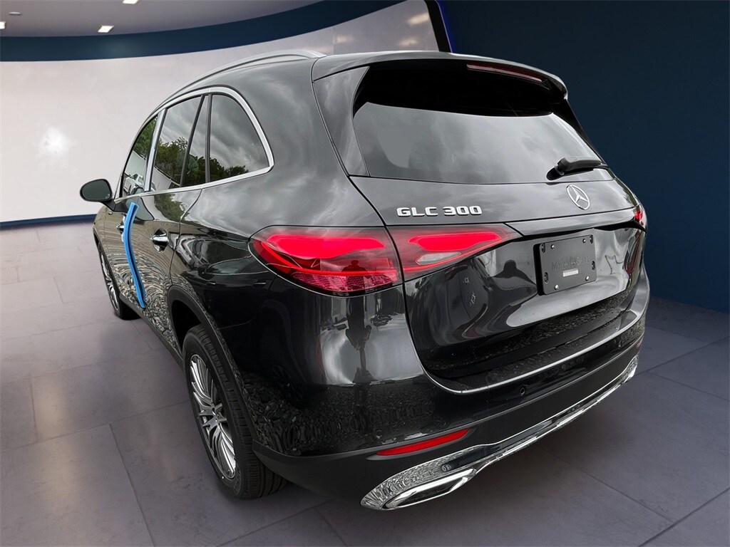 2025 Mercedes Benz GLC 300 4MATIC photo 2