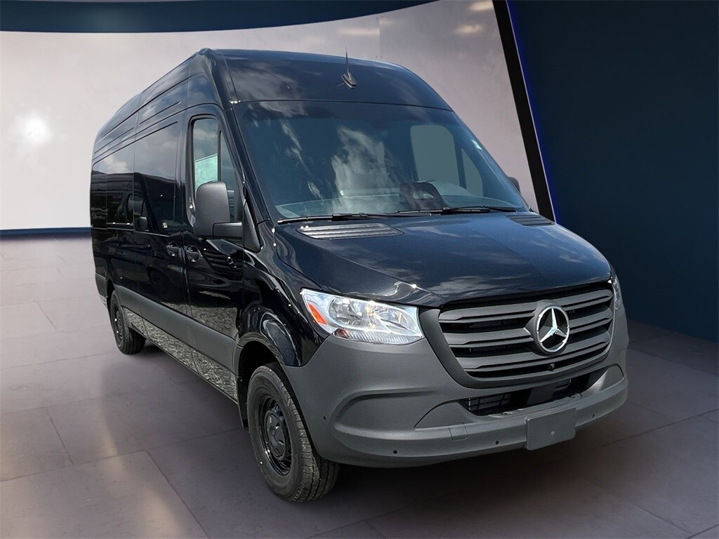 New 2025 Mercedes-Benz Sprinter 2500 Passenger 170 WB Minivan/Van