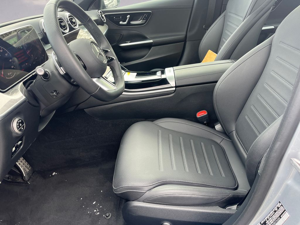 2025 Mercedes-Benz C-Class Sedan C 300 - Photo 9