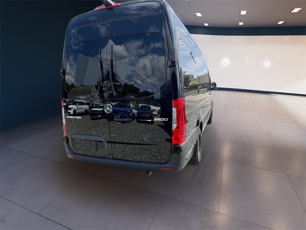 New 2025 Mercedes-Benz Sprinter 2500 Passenger 170 WB Minivan/Van