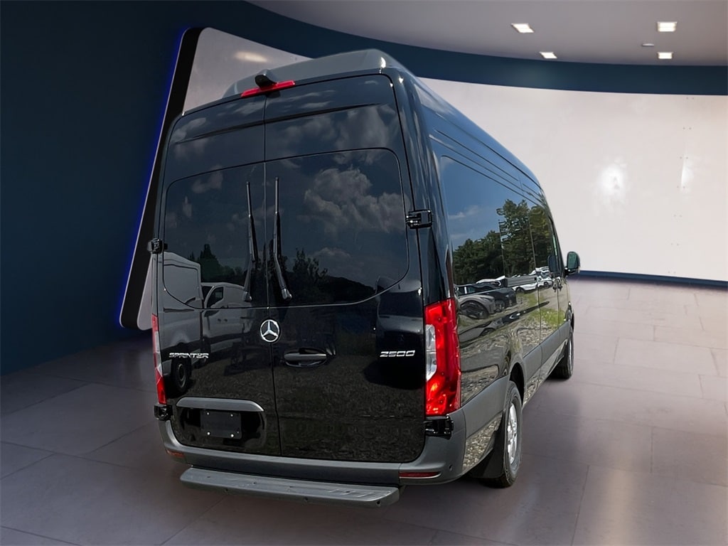 New 2025 Mercedes-Benz Sprinter 2500 Passenger 170 WB Minivan/Van