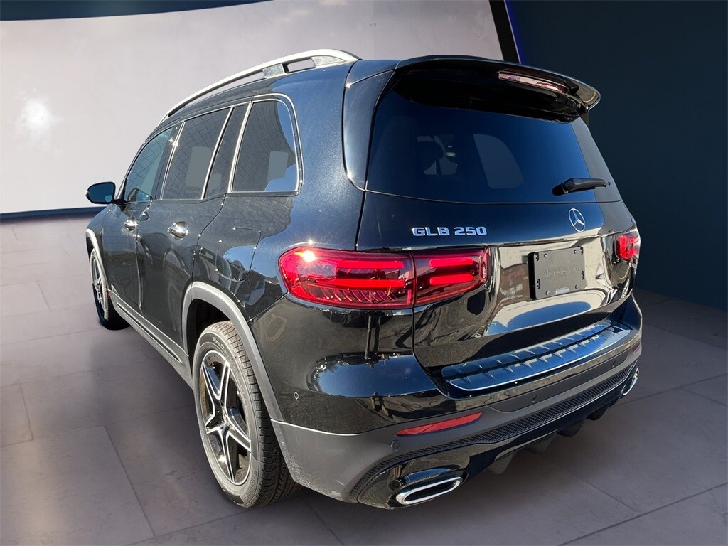 2026 Mercedes Benz GLB 250 4MATIC photo 2